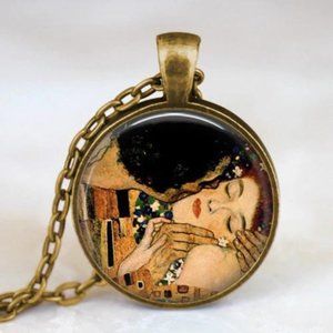 Vintage Style Necklace The Kiss Gustav Klimt  Art Style Necklace / Art Ornaments